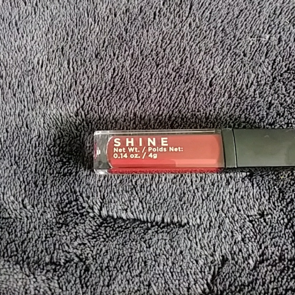 Makeup - Picture 3 of 3